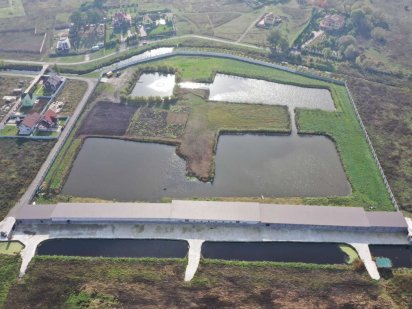 Ділянка 4 га з озерами та з складськими приміщеннями 2429м Білогородка