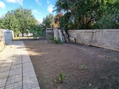 Продається ділянка 17 соток в передмісті Києва , село Гатне .