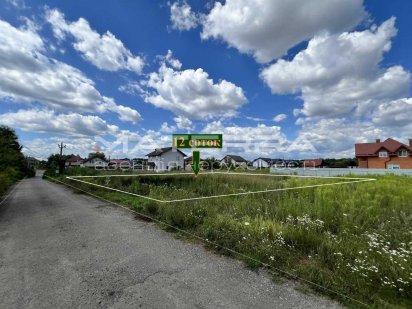 Гатне продаж широкофасадної ділянки 12 соток в престижному місці