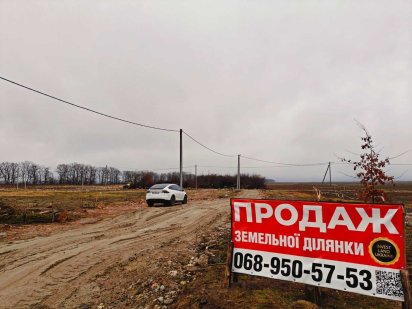 Продается ділянка 5.5 сот. під будівництво, електрика, столби, дорога