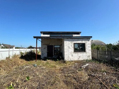 Дом  Продам земельну ділянку з будинком Гнідин у центрі