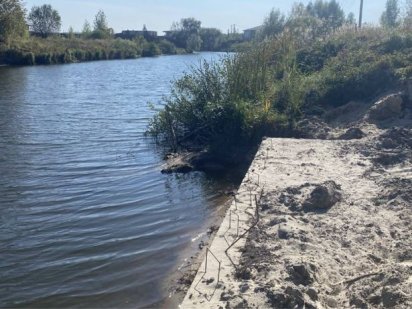 Продам участок 12 соток с выходом к воде Осокорки Левый берег Киев