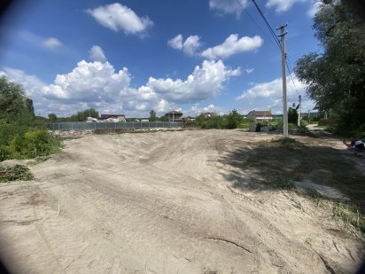 17 сот. Гнідин (центр) +13 квт. Ділиться на 2 ділянки Гнідин