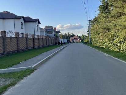 Віта Поштова  8 соток  з підʼєднаним світлом поруч ліс