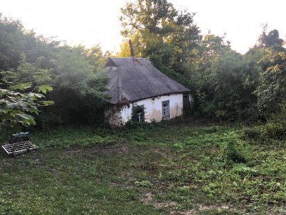 Земельна ділянка зі старим будинком