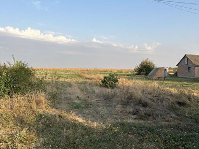 Продам земельну ділянку під будівництво і ОСГ в місті Узин