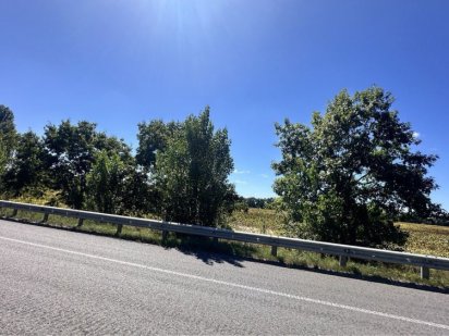 Фасадна Земельна ділянка . 1 га.під комерцію