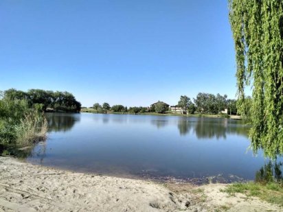 Продам ділянку 15сот.під забудову в с.Бузова.Неподалік від озера.