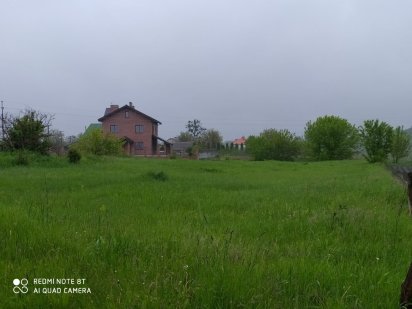 Участок під Києвом,ЦЕНТР с.Гнатівка краєвид,фасад на дві вулиці,комуні Гнатовка