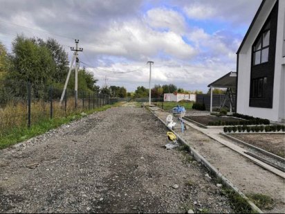 Продаётся участок 6 соток , в с Иванковичи