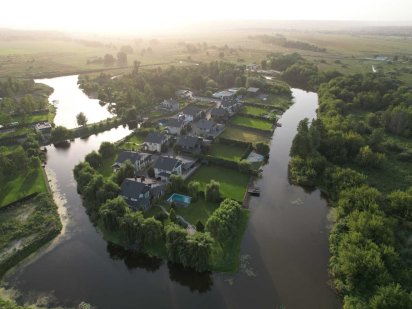 22 сотки на березі  затоки з виходом в  Дніпро Нові Безрадичі