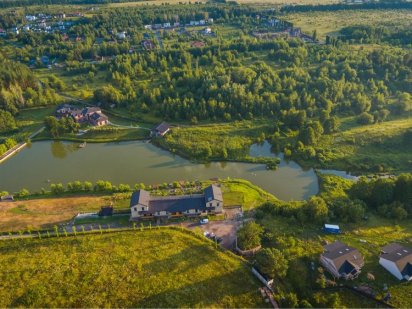 Земля біля озера Петрушки