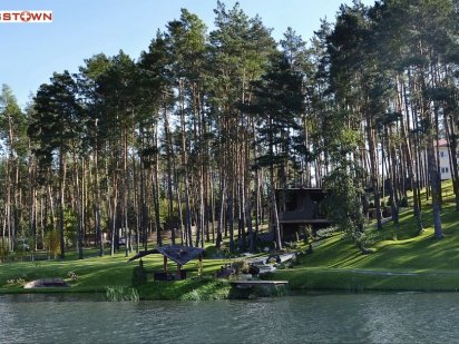 Ділянка в котеджному містечку серед соснового лісу