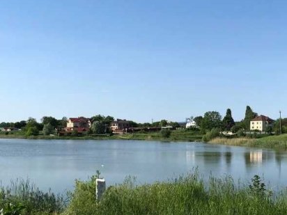 ЗЕМЕЛЬНА ДІЛЯНКА БІЛЯ ОЗЕРА 17 соток  Бучанський район 15 км від КИЄВА