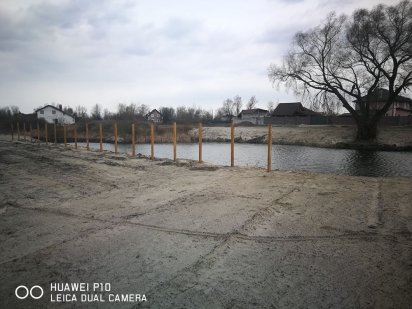 Продам участок у озера