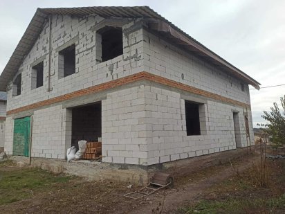 Гарна ділянка с будинком