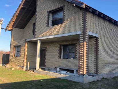 Продається земля 11 соток + збудована коробка під будинок