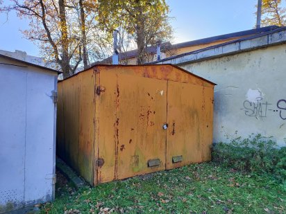 Гараж. Земельна ділянка під будівництво. Моршин