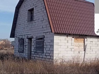 В продаже участок с недостроенным домом