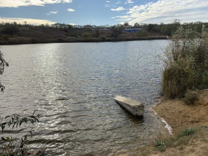 Выгодное предложение ! Участок возле озера !