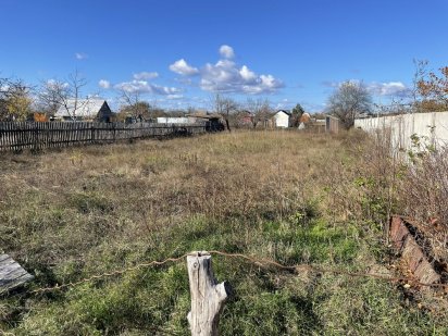 Продам дачну ділянку Вараш