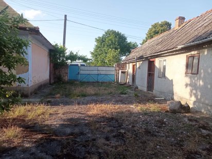 Продається земельна ділянка 0.31га. з забудовами Заліщики