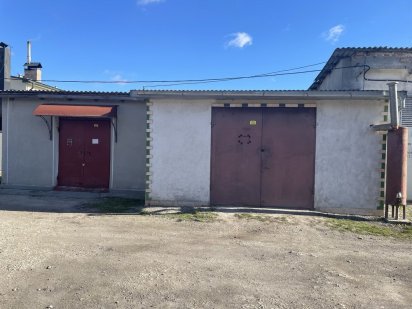 Продається гараж, склад та  земельна ділянка Волочиск