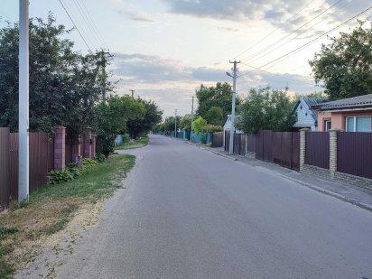 Продається земельна ділянка в селі Червона Слобода