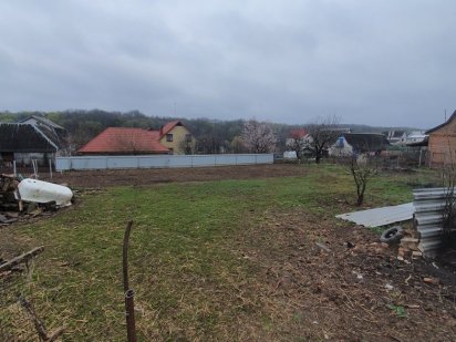 Продам приватизовану земельну ділянку 10 сот. Монастирище