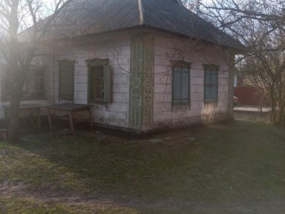 Продам ділянку 24 сотки.. є будиночок  і побутові пристройки..