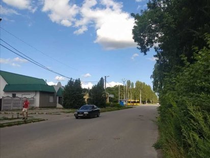 Велика ділянка біля зупинки транспорту на ГРЛ Полтава