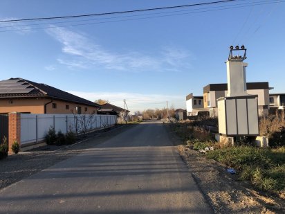 Ділянка у Садовому р-ні,30 метрів від асфальтованої дороги Ужгород
