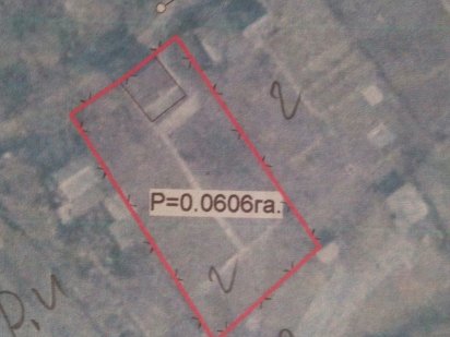 Дачний участок у місті із двоповерховим будинком, підвалом