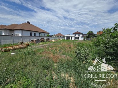 В городке «Золотые Ключи» продается земельный участок с гостевым домом Дніпро