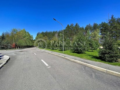 Столичне шосе. Голосіївський район. 32 сотки в сосновому лісі. Київ