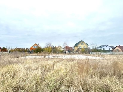 Р-н ЕПІЦЕНТРУ , ділянка на  в'їзді в місто  з  ФУНДАМЕНТОМ та  світлом Бориспіль