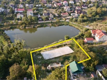 Продам земельну ділянку в м.Луцьк на березі ставка з фундаментом Луцьк