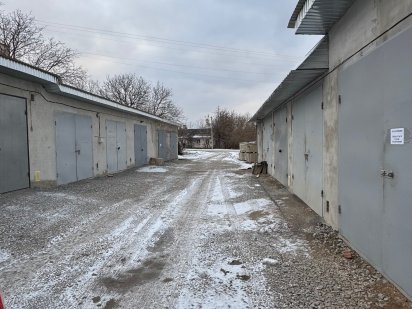 Мікрорайон, є 2 гаражі Каменец-Подольский
