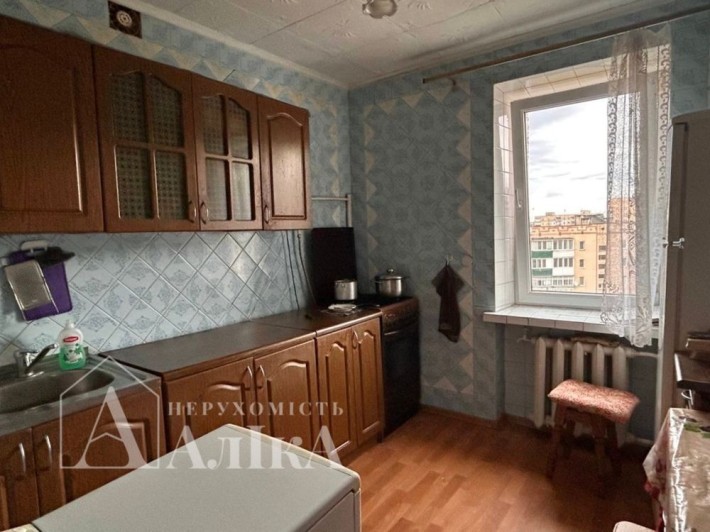 Продам 3-кімнатну квартиру в хорошій локації - фото 1