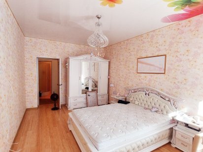 Високі стелі, 100квадратів район площі Светловодск