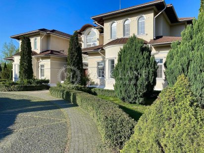 Конча-Заспа. Дамба. Дом с выходом на Днепр. 1000 м.кв. 1Га земли. Козин