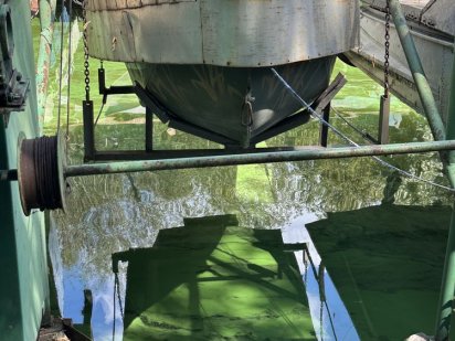 Подъемник и бокс на причале 2