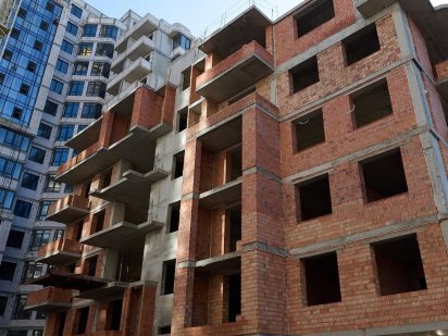 Большой паркинг + кладовая под авто 20 кв.м в ЖК Таировские Сады