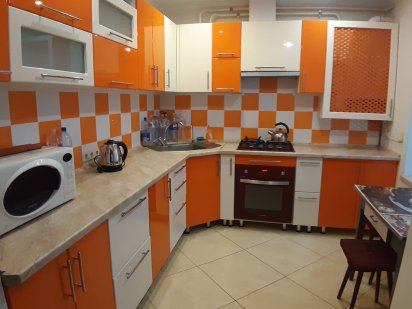 Квартира посуточно возле кафе Челентано, звонить тел или  в вацап