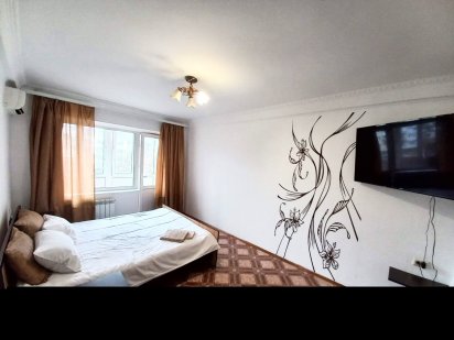 2-кімнатна в центрі Канева