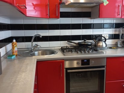 Квартира р-н Ж/Д вокзалу, 1 поверх п'ятиповерхівки.  YouTube , Megogo