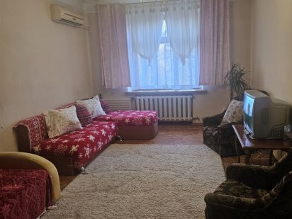 СДАМ ПОСУТОЧНО2к.в центре в парке Бабаева Кременчук