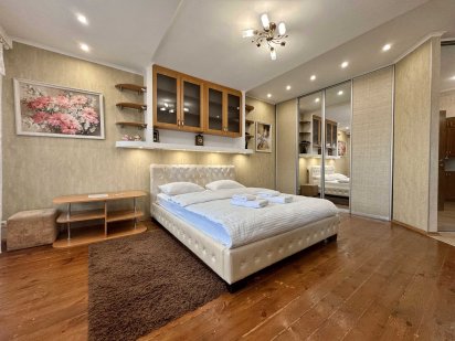 ApartPoltava Стильна квартира поряд БІЛОЇ АЛЬТАНКИ подобово. БАНК ЧЕК Полтава