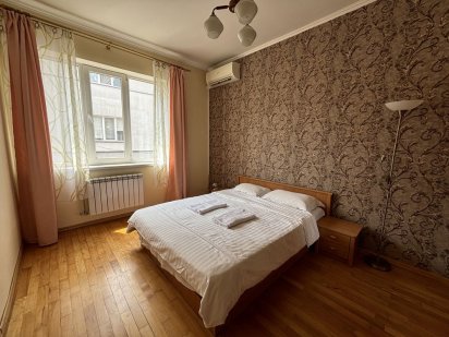 Трикімнатна квартира подобово біля собору Ужгород