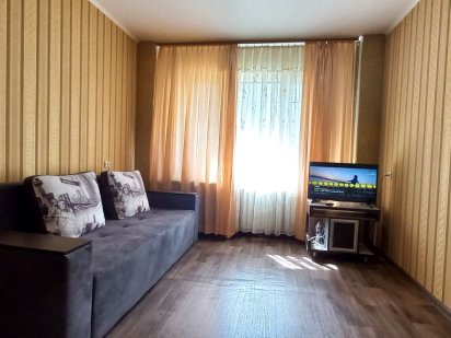 Почасово , можно  Посуточно Голливуд-Вена Рокоссовского роддом Чернигов